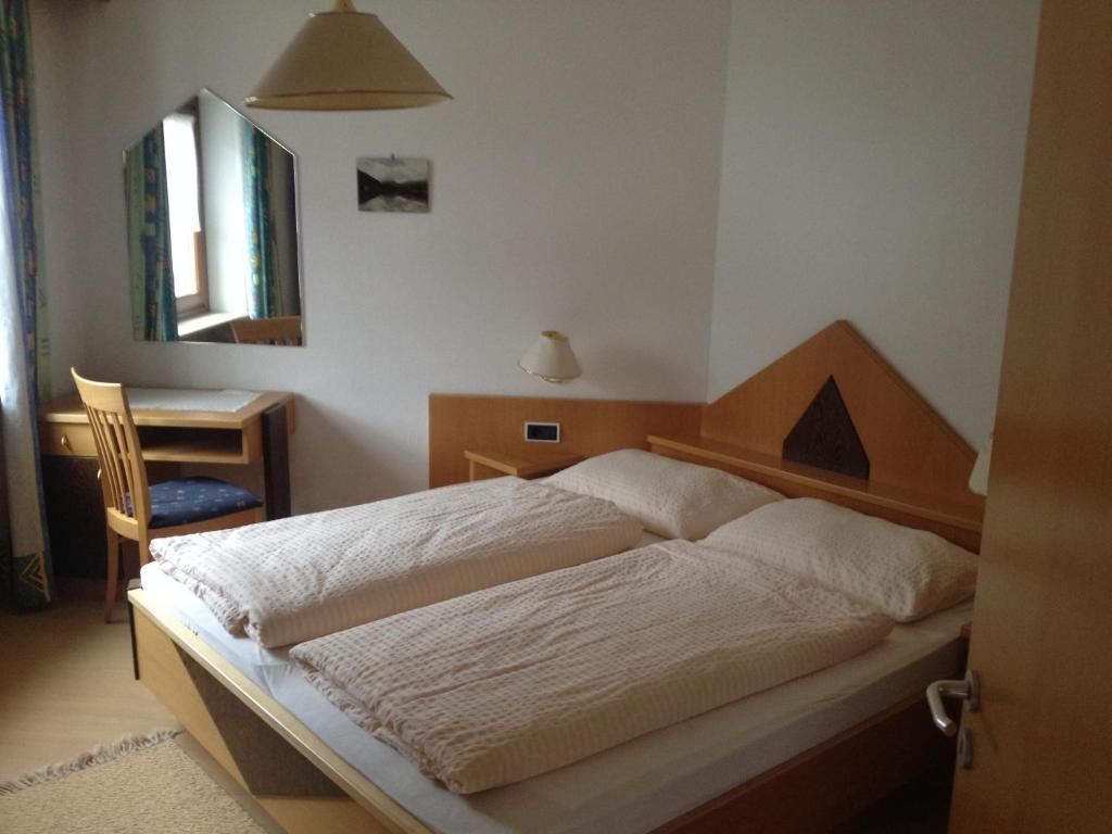 Garni Renzler Bed and Breakfast Rasun di Sopra Værelse billede